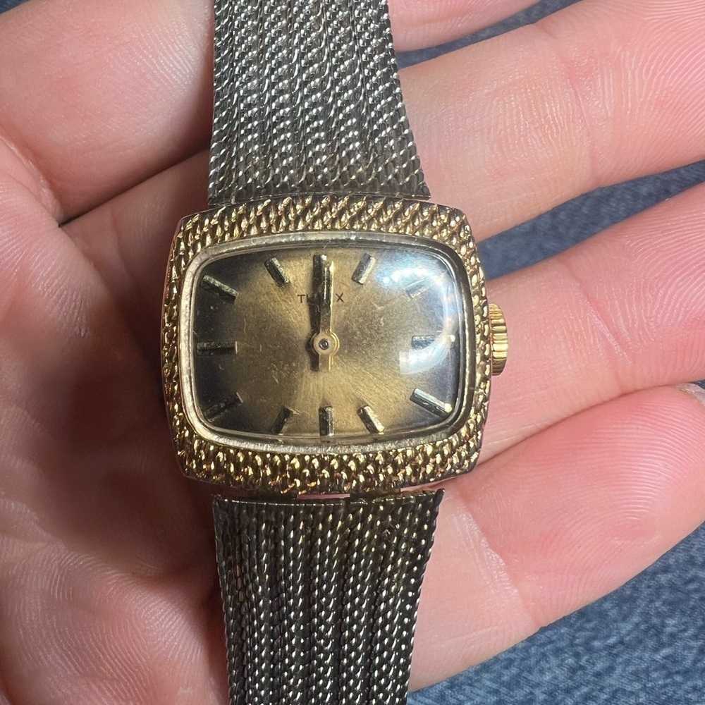 Vintage 1960's Timex Two-Toned Mesh Watch - Picture 5 of 16
